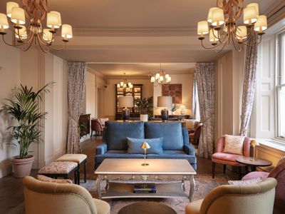 Lounge at Francis Hotel
