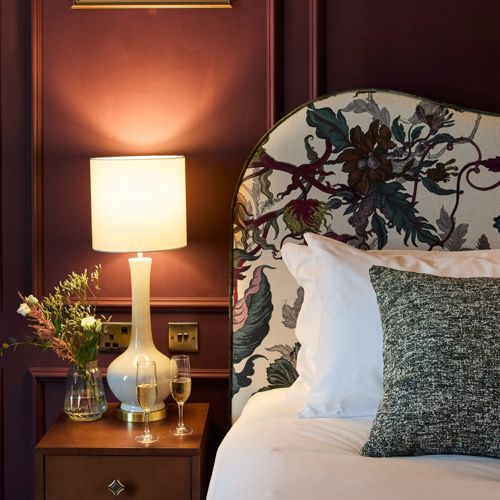 Francis Hotel Bath bedroom