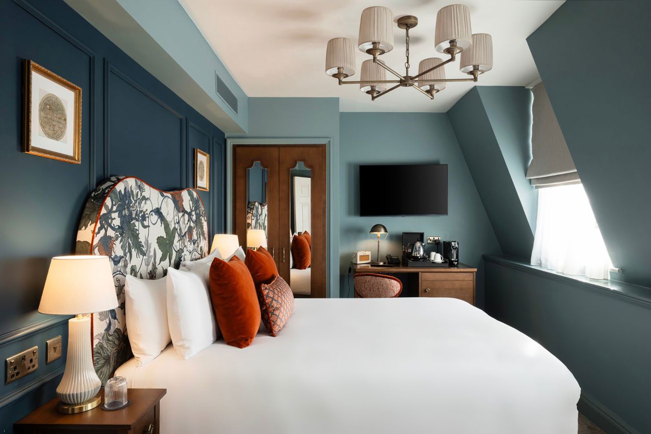 Snug in Francis Hotel